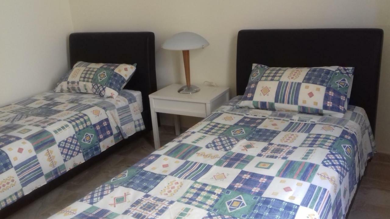 Amathusia beach apartment Limassol Bagian luar foto