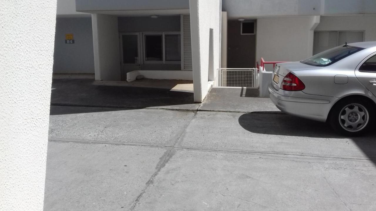 Amathusia beach apartment Limassol Bagian luar foto